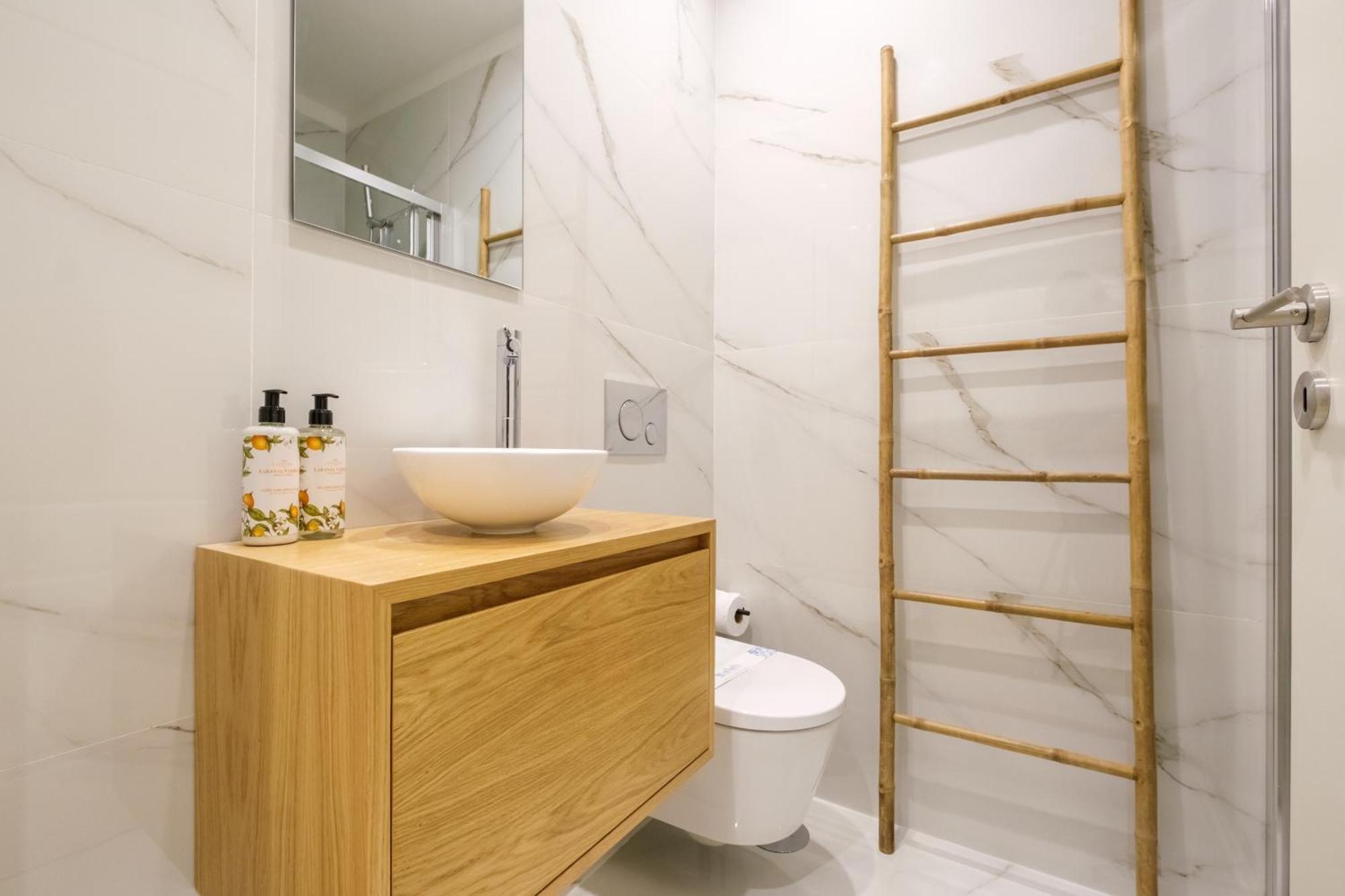 Art Deco 11 Luxury 2br Downtown Metro Ac Porto