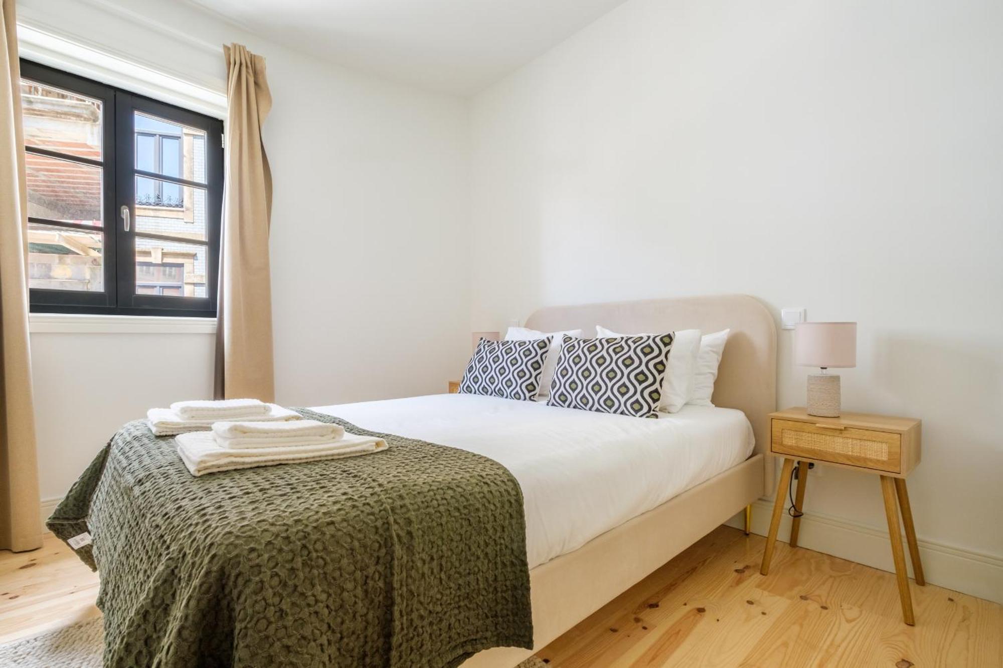 Art Deco 11 Luxury 2br Downtown Metro Ac Apartment